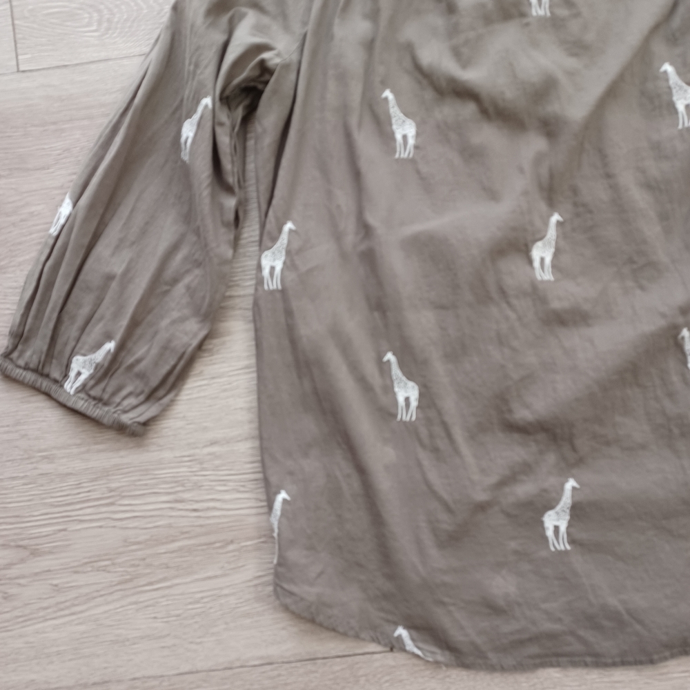 Loft Gray & White Peasant Top Size S Embroidered Giraffe Pattern 100% Cotton - Picture 9 of 13